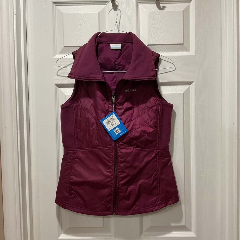 Columbia Omni-shade Women's Vest in Burgundy with pockets